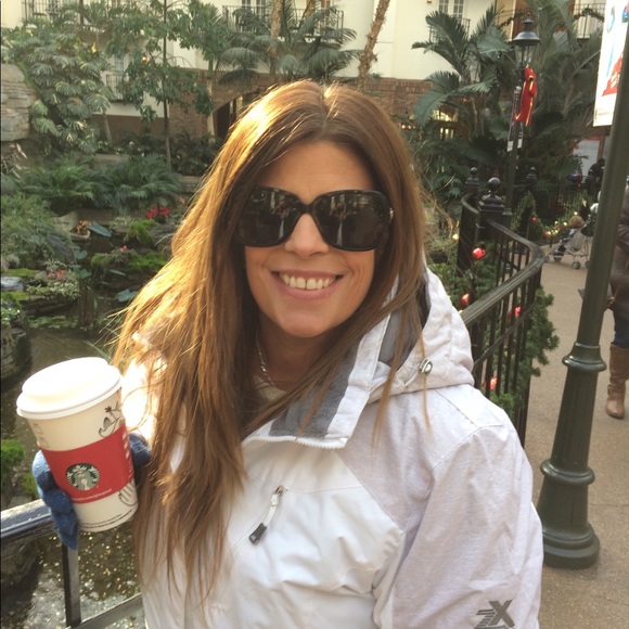 Meet your Posher, Stephanie - Picture 5 of 10